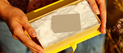 LUXURIOUS GIFT WRAPPING
