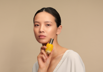 The image shows the  L'OCCITANE Immortelle Divine Serum