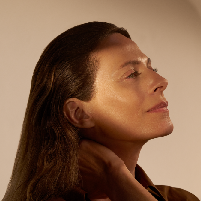 Woman spraying L'OCCITANE Immortelle Reset Triphase Essence