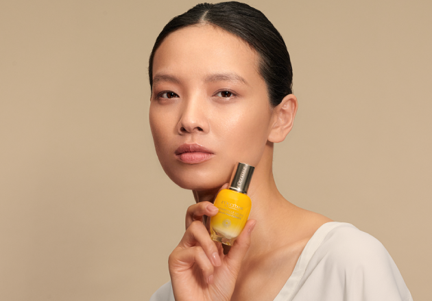 The image shows the  L'OCCITANE Immortelle Divine Serum